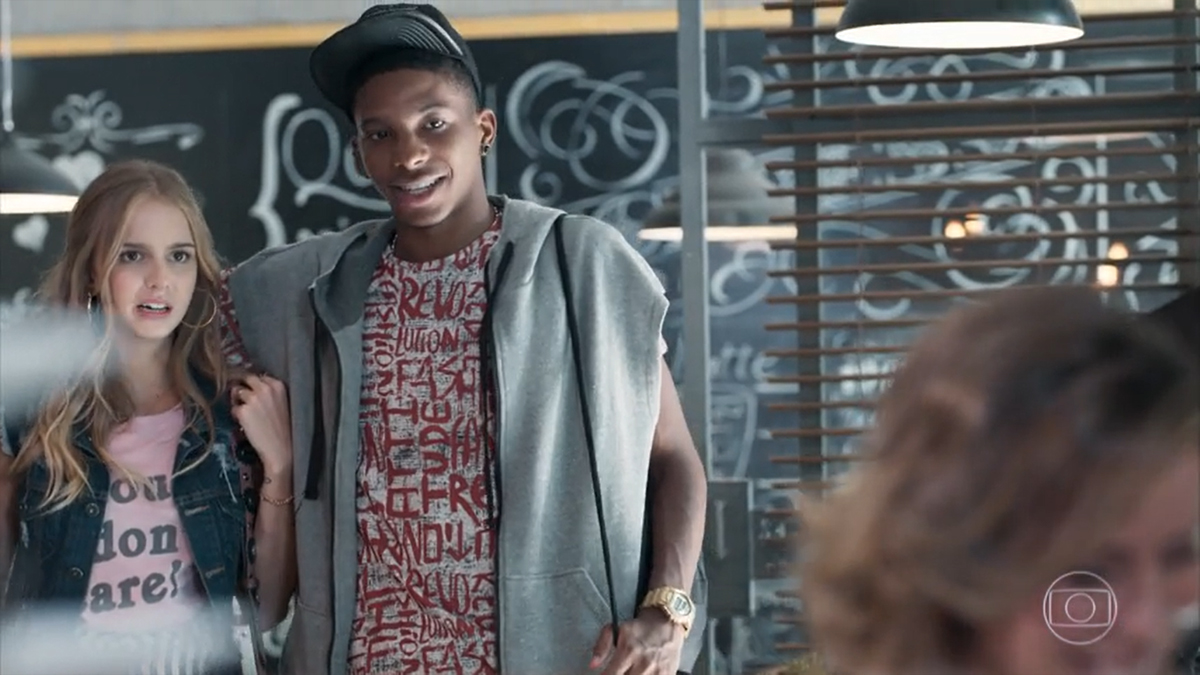 Clara (Isabella Scherer) e Fio (Lucas Penteado) em Malhação
