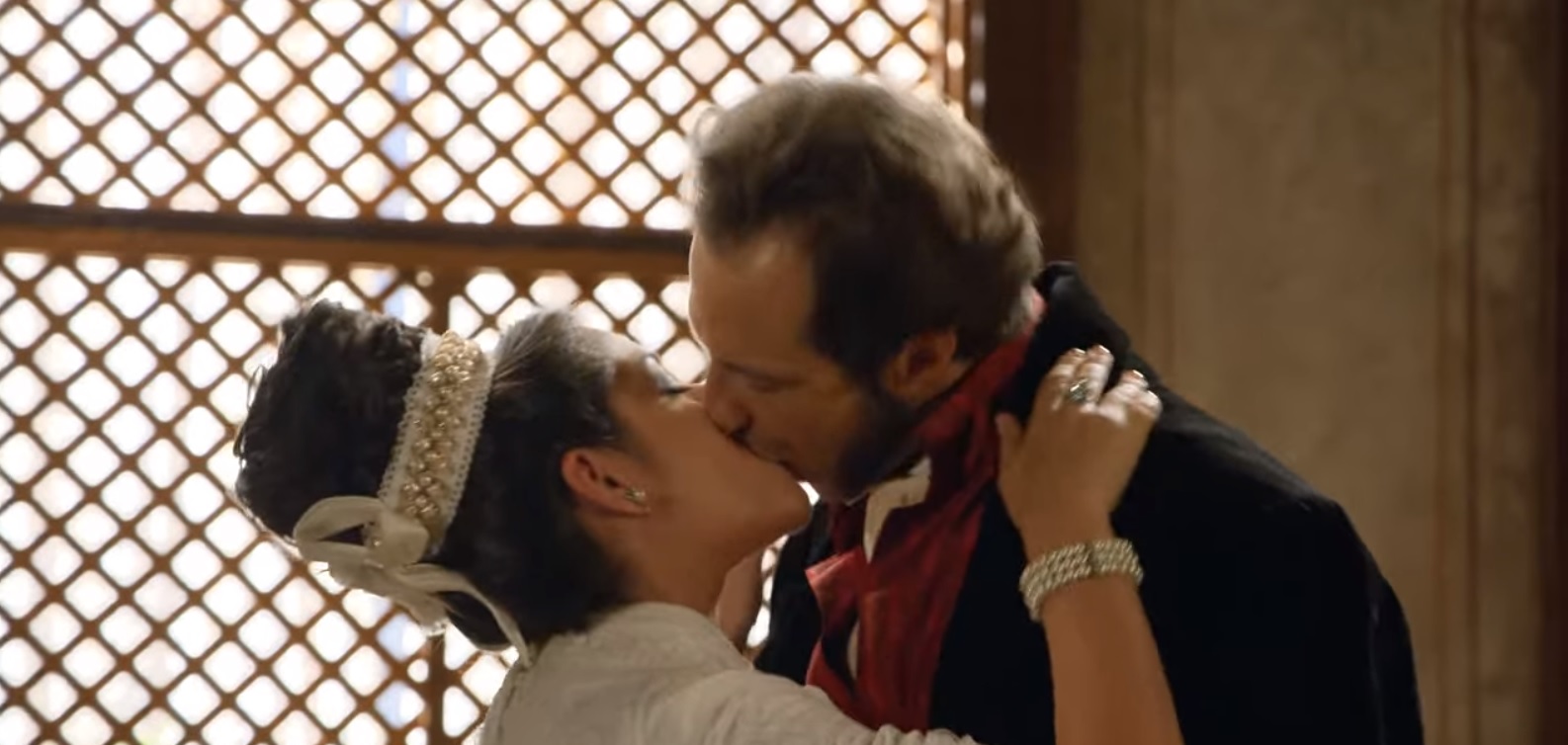 Maria Isabel (Thaís Fersoza) e Almeida (Fernando Pavão) de Escrava Mãe