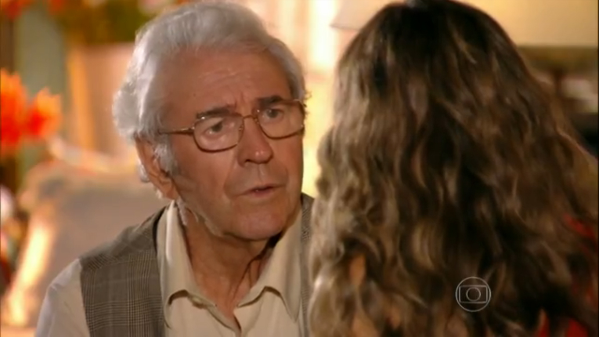 Samuel (Juca de Oliveira) e Ester (Grazi Massafera) em Flor do Caribe