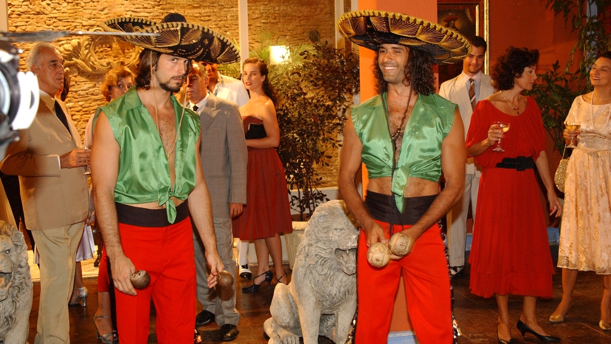 Enrico (Vladimir Brichta) e Esteban (Marcos Pasquim) (Foto: TV Globo)