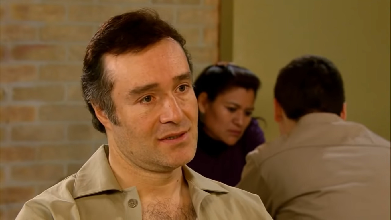 Odiseo Bichir como Álvaro em Quando me Apaixono (Reprodução / YouTube)