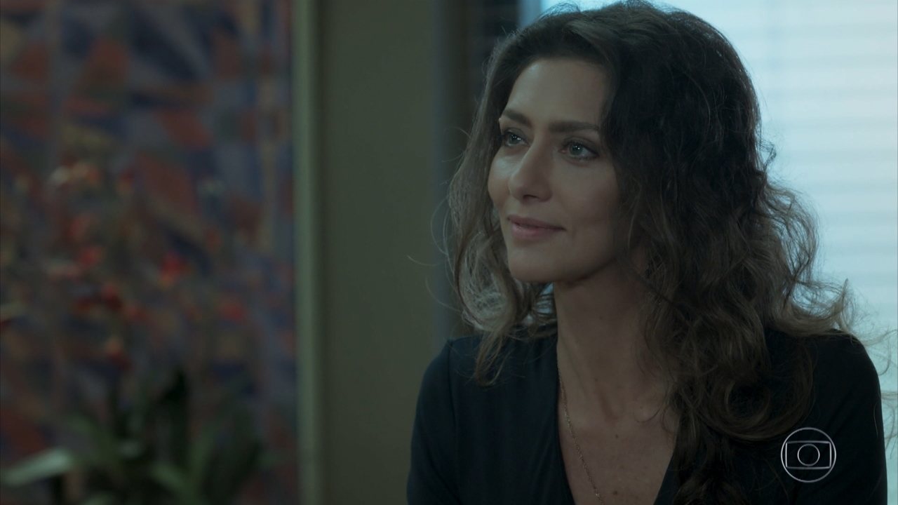 Joyce (Maria Fernanda Cândido), em A Força do Querer