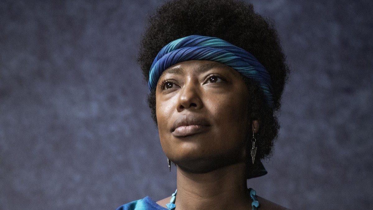 Mariana Nunes como Lélia Gonzalez no especial Falas Negras (Vitor Pollak / Globo)