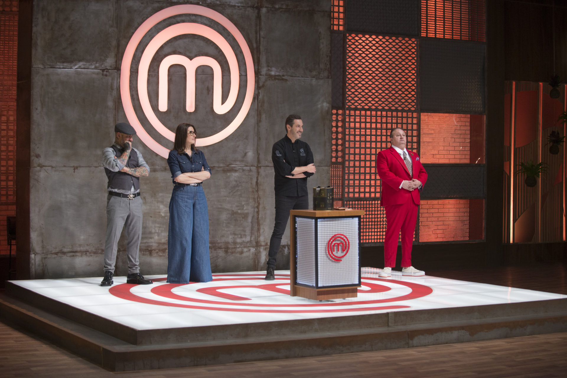 Alexandre Costa e os jurados do MasterChef