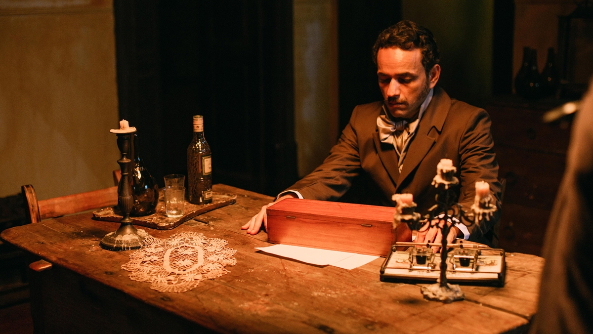 Oscar Calixto vive Arrebita em Brasil Imperial, série da Amazon Prime Video (Foto: Rodrigo Ricordi)