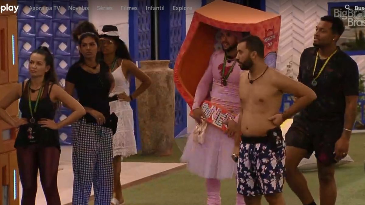 Participantes aguardam o anúncio do último big fone no BBB 21