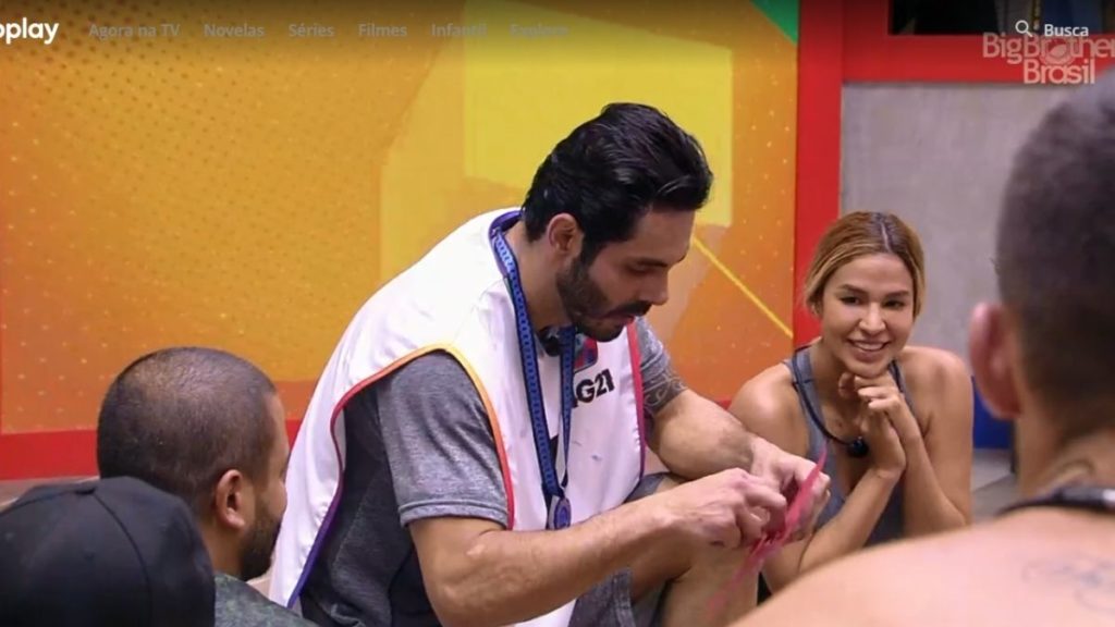 Rodolffo lendo o monstro no BBB 21
