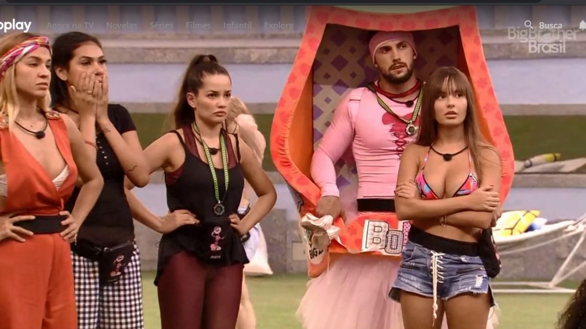 Participantes aguardam o anúncio do segundo big fone no BBB 21