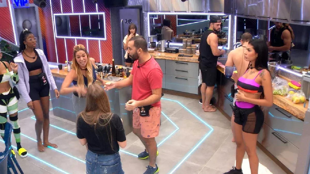 Sisters encenam briga falsa no BBB 21