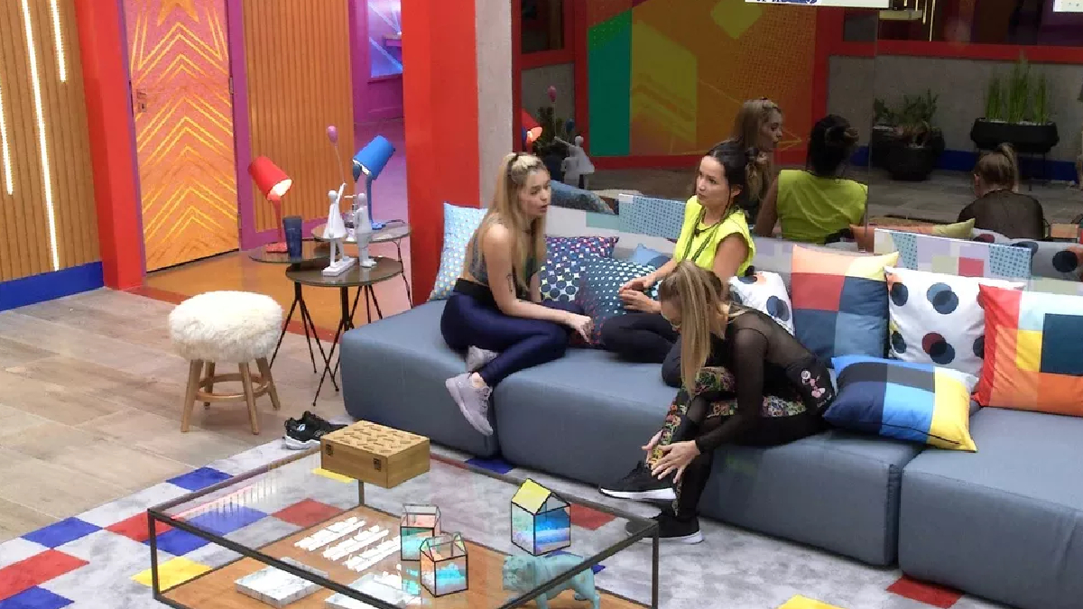 Viih Tube, Juliette e Carla Diaz conversam no BBB 21