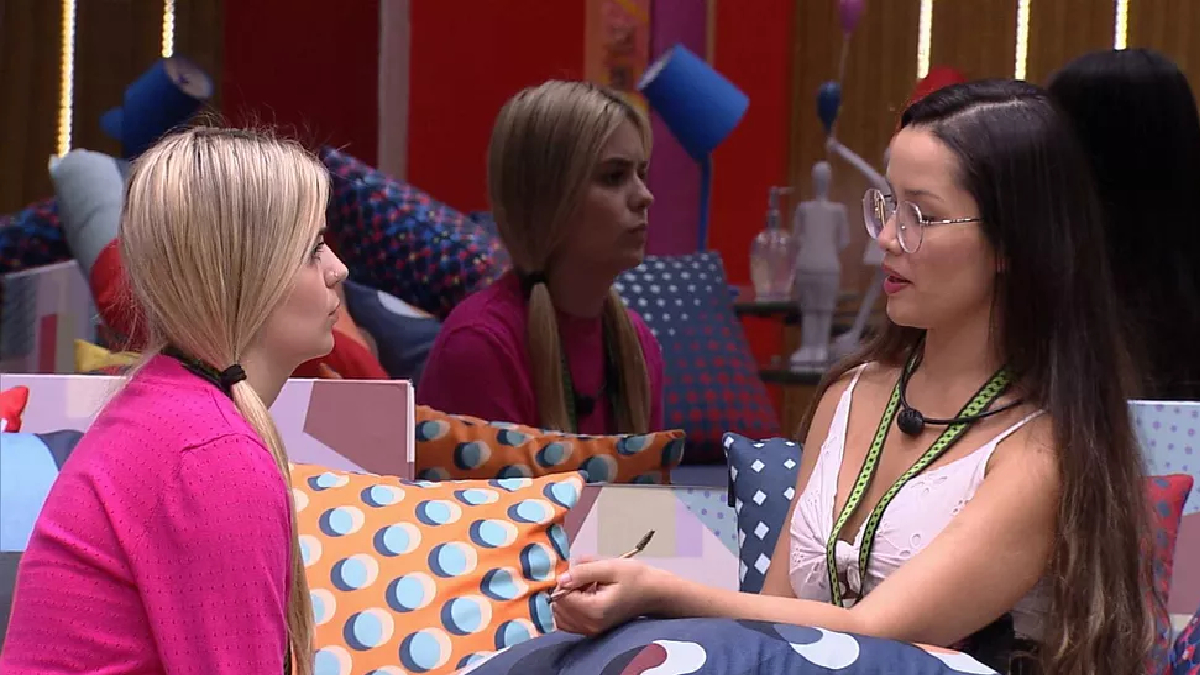 Viih Tube e Juliette conversam no BBB 21