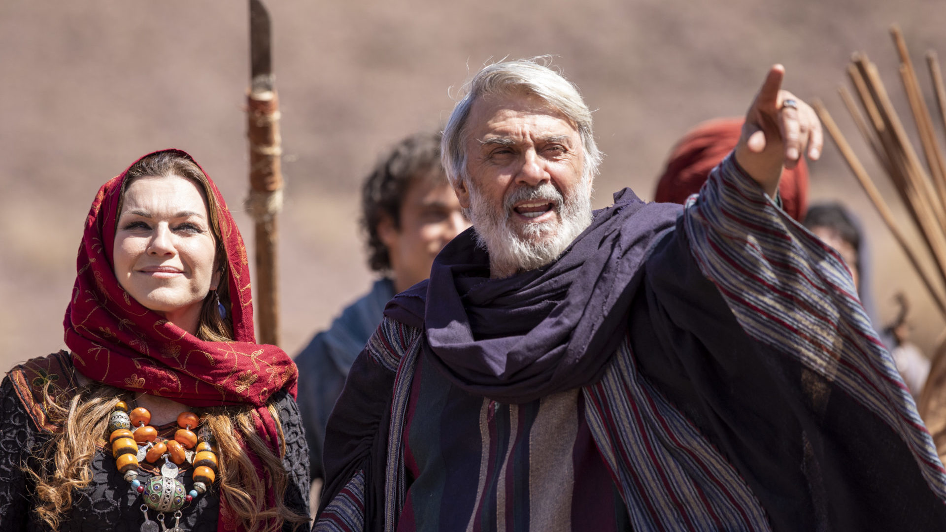 Adriana Garambone e Zecarlos Machado como Sara e Abraão em Gênesis (Edu Moraes / Record TV)