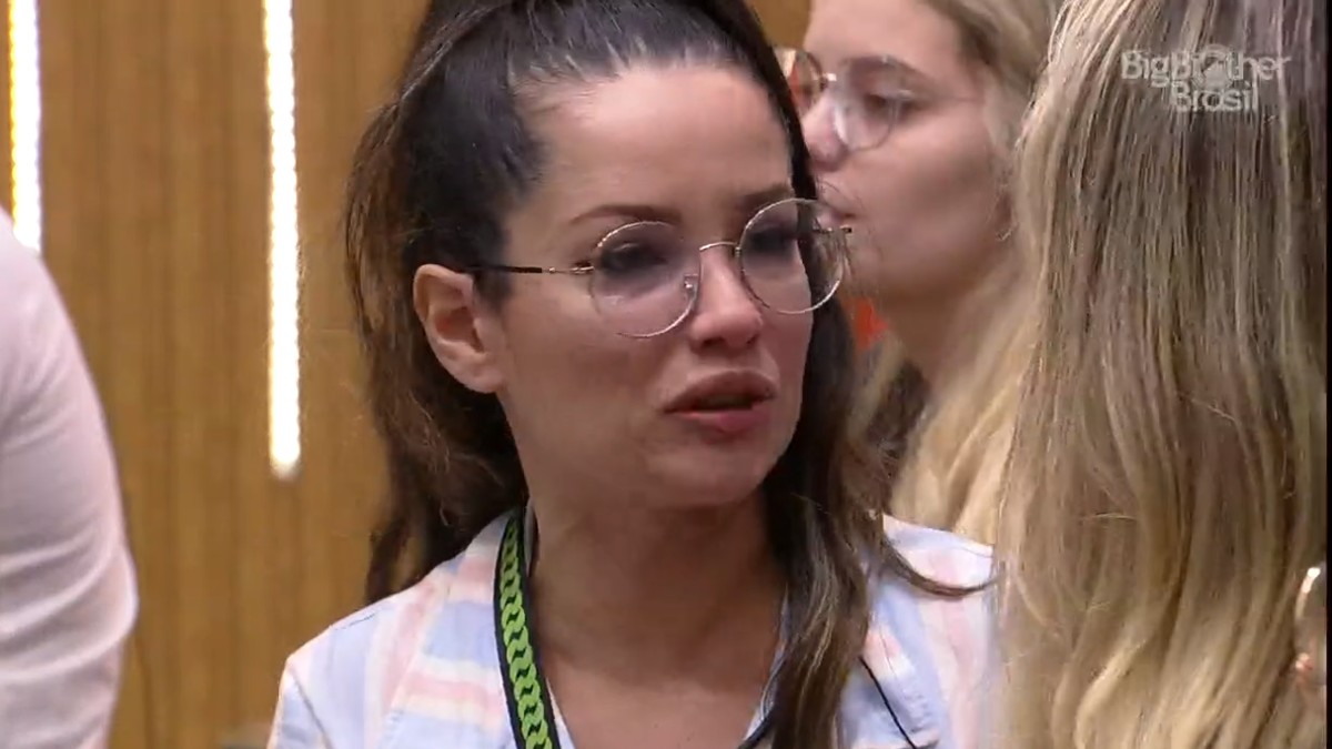 Juliette chora após sair do raio-x