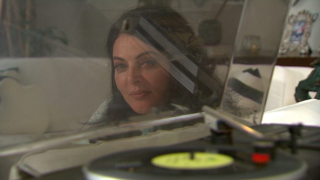 Sônia se emociona ao ouvir música que Wagner gravou para ela no início do namoro 01