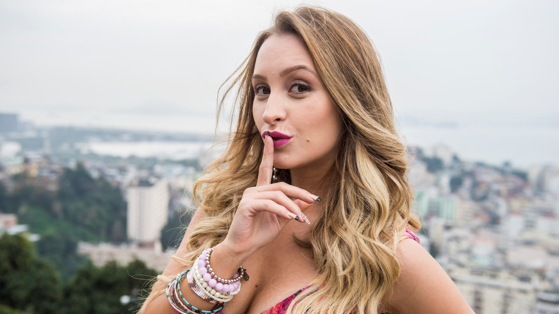 Carine (Carla Diaz)