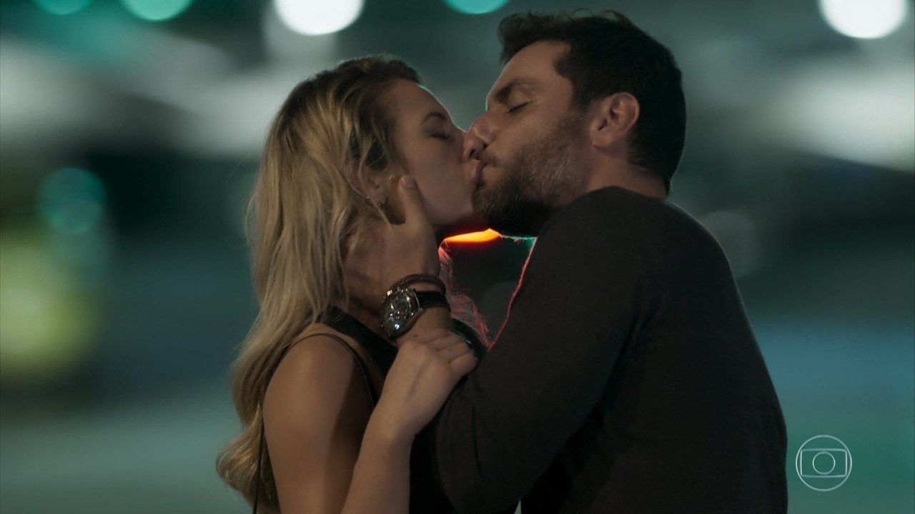 Jeiza (Paolla Oliveira) e Caio (Rodrigo Lombardi), em A Força do Querer
