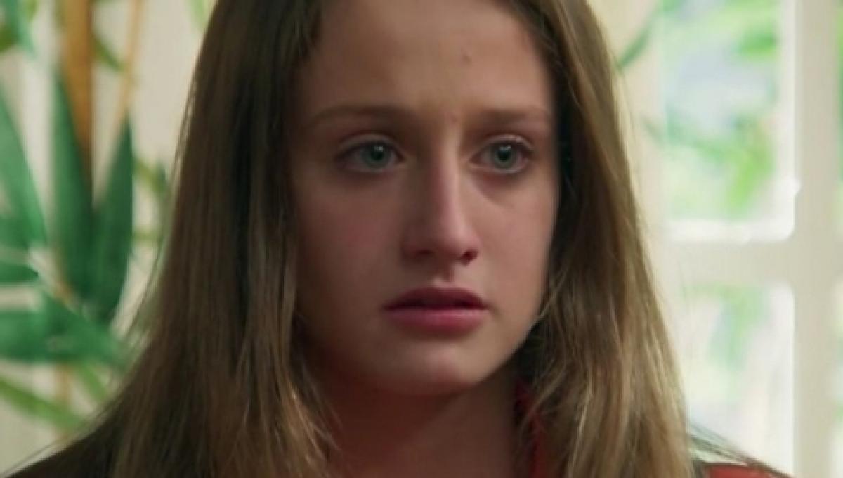 Bruna Griphao como Carol em Haja Coração (Reprodução / Globo)