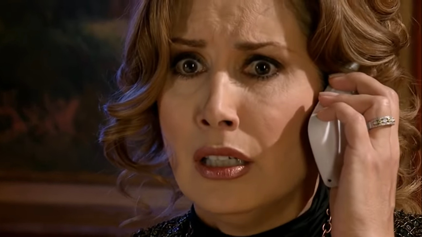 Julieta Rosen como Regina em Quando me Apaixono (Reprodução / YouTube)