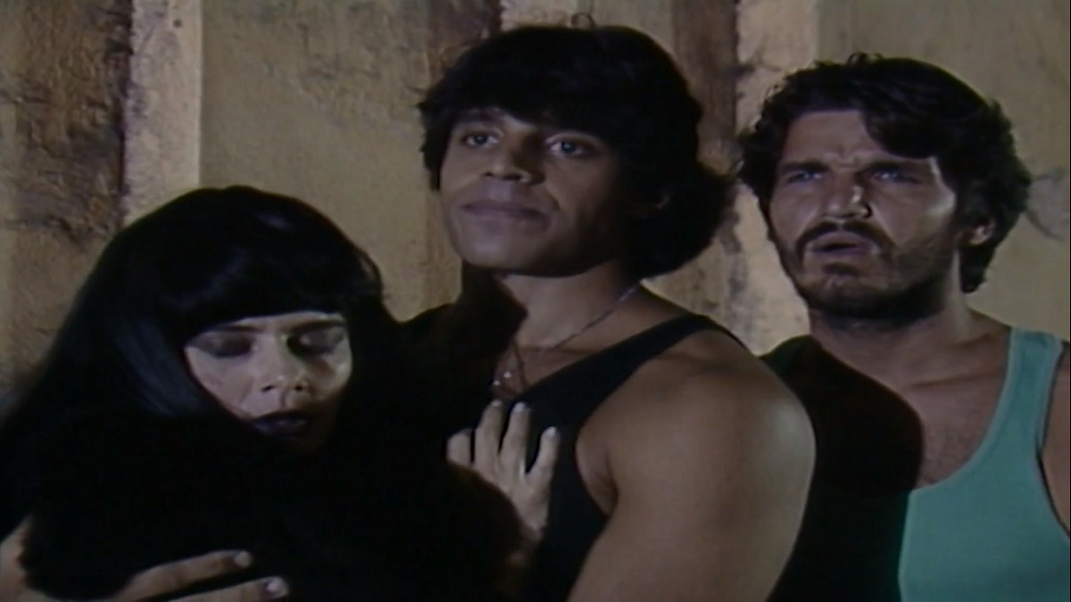 Camila (Maitê Proença), Apolo (Alexandre Frota) e Adônis (Rômulo Arantes) em Sassaricando