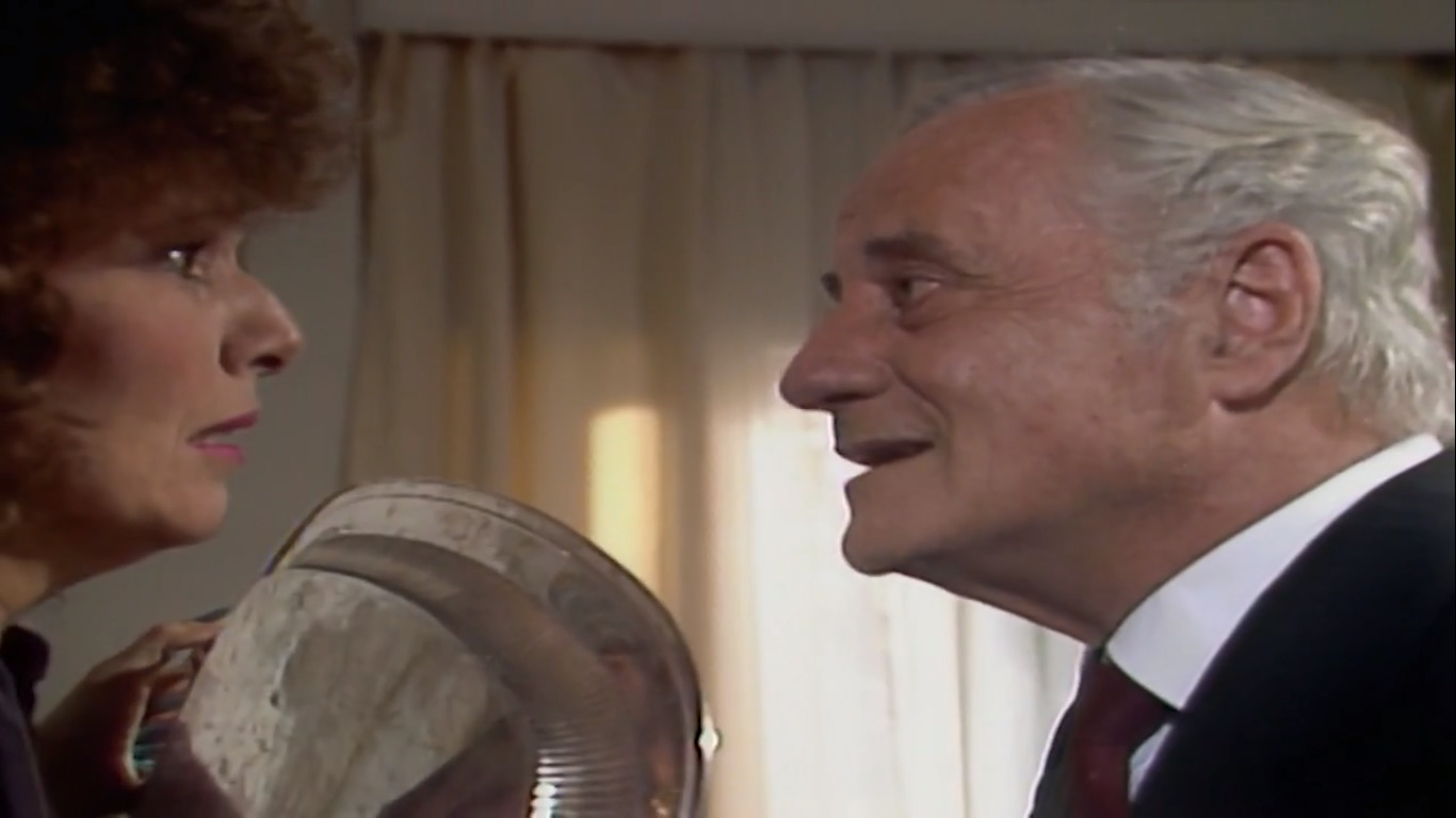 Leonora (Irene Ravache) e Aparício (Paulo Autran) em Sassaricando