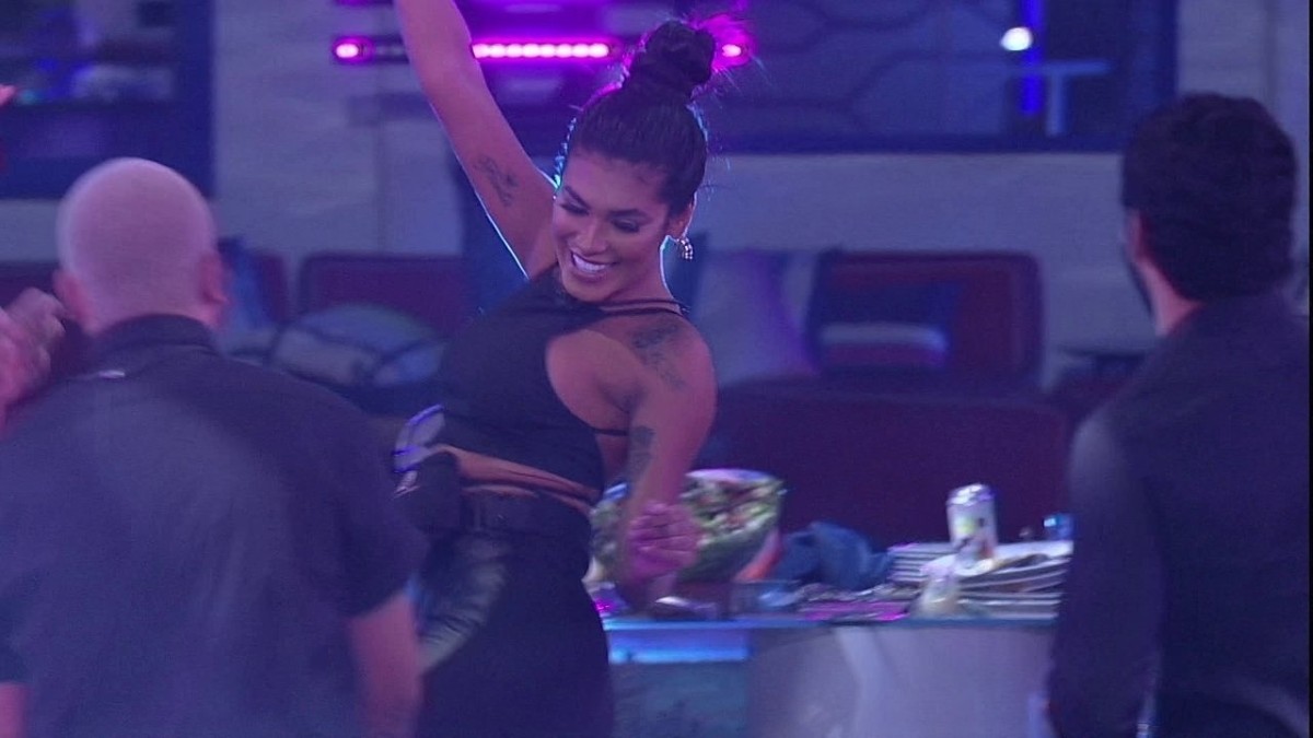 Pocah dança WAP em festa do líder no BBB 21