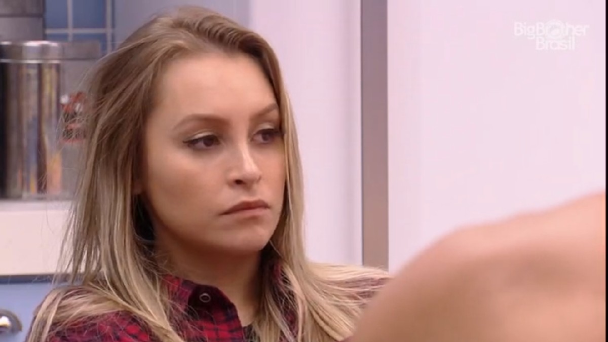 Carla Diaz conversa com Arthur no BBB 21