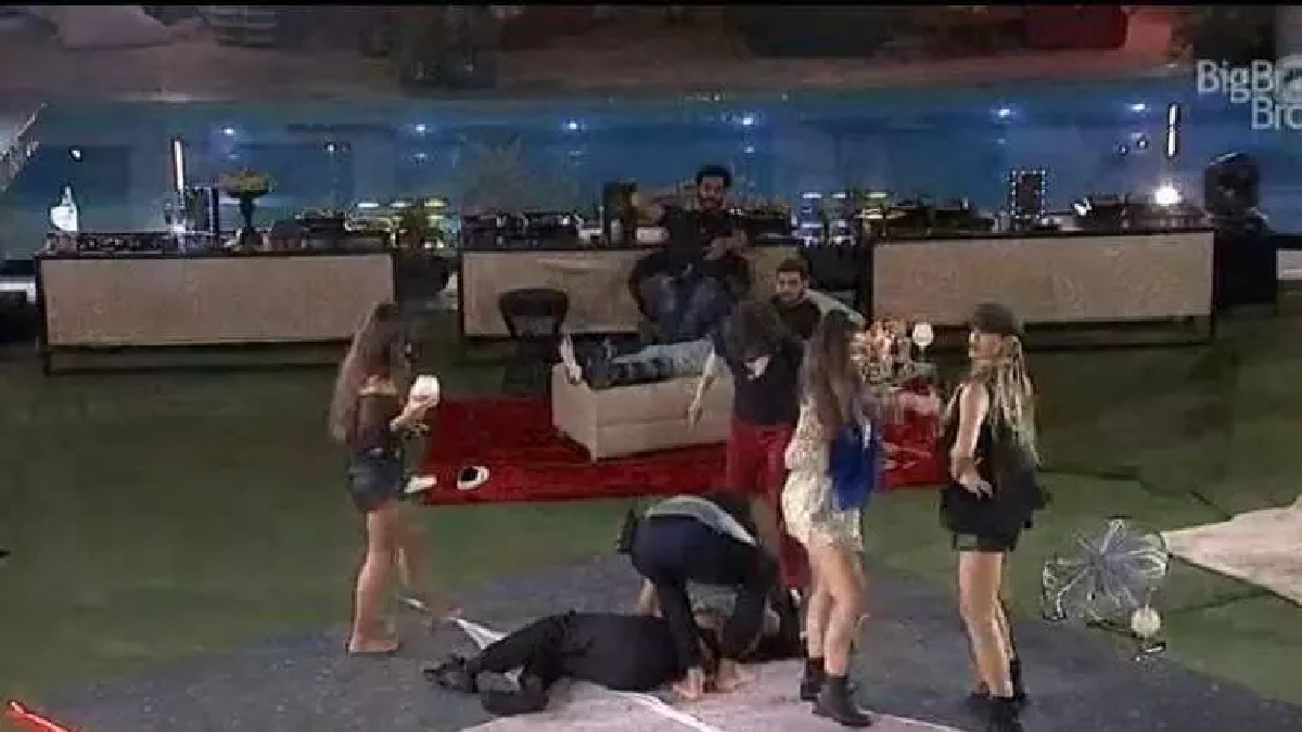 Pocah desmaia em festa do líder no BBB 21 (Reprodução O Tempo)