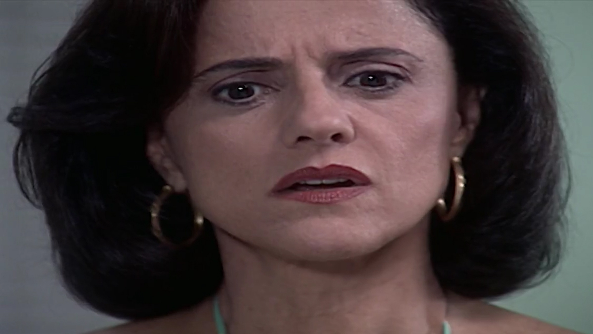 Alma (Marieta Severo) em Laços de Família