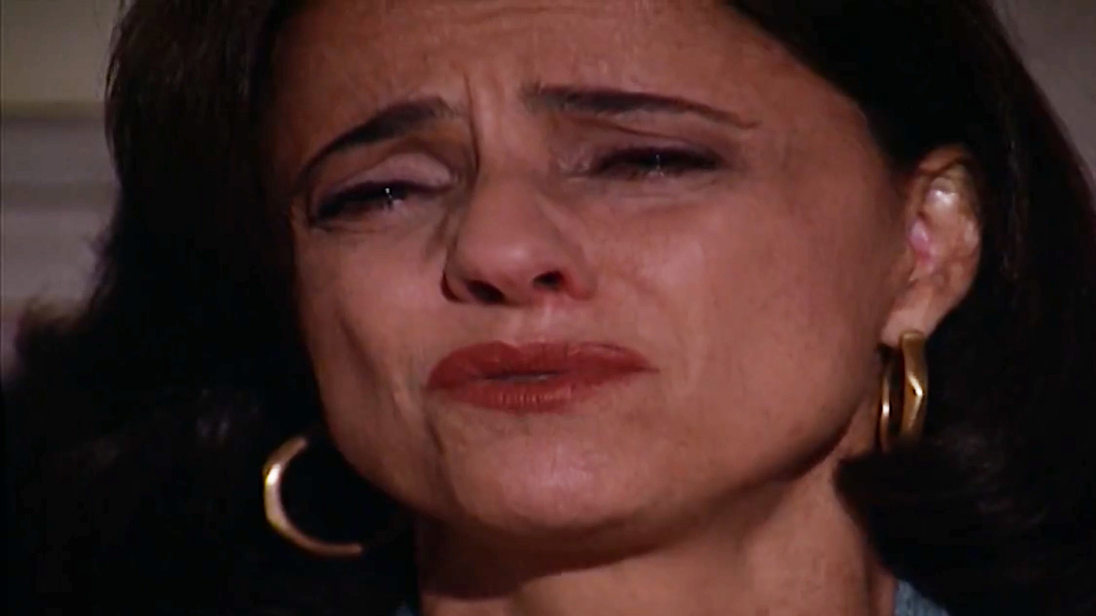 Alma (Marieta Severo) em Laços de Família