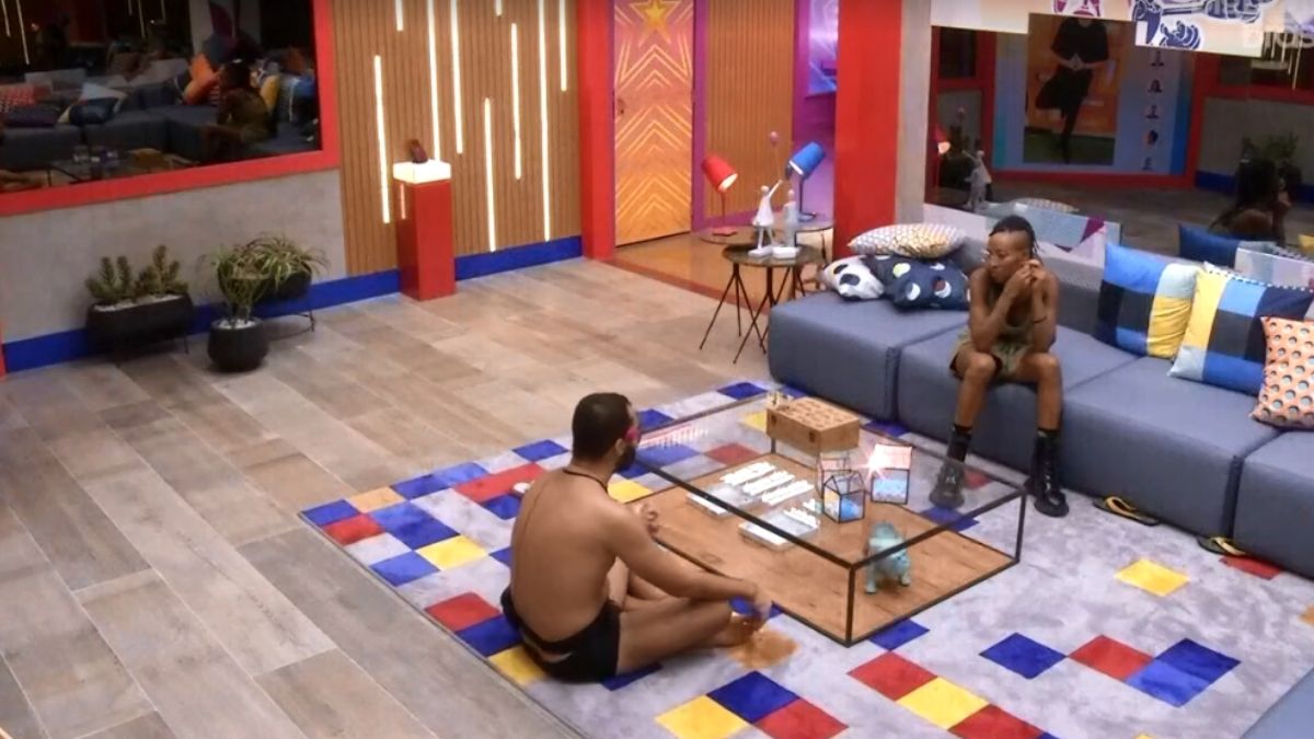 Karol Conká e Gilberto conversam no BBB 21
