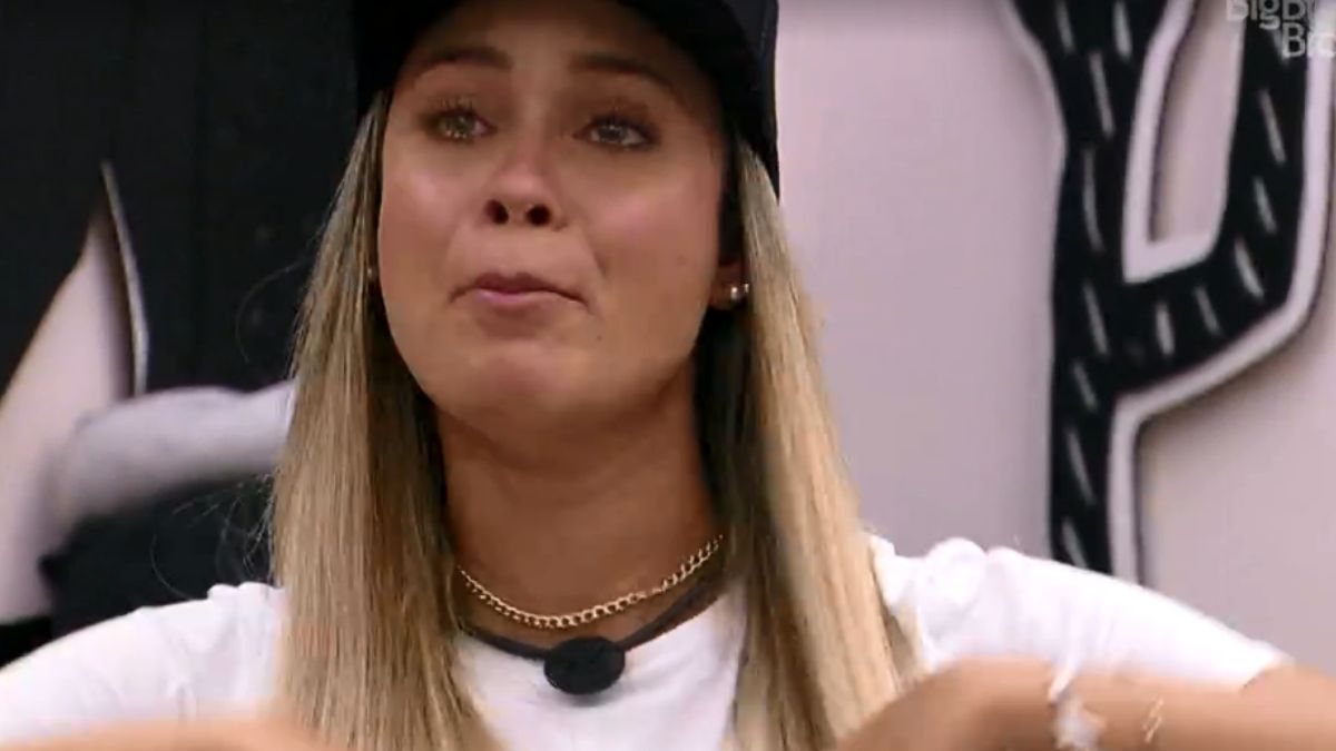 Sarah chora no quarto cordel do BBB 21