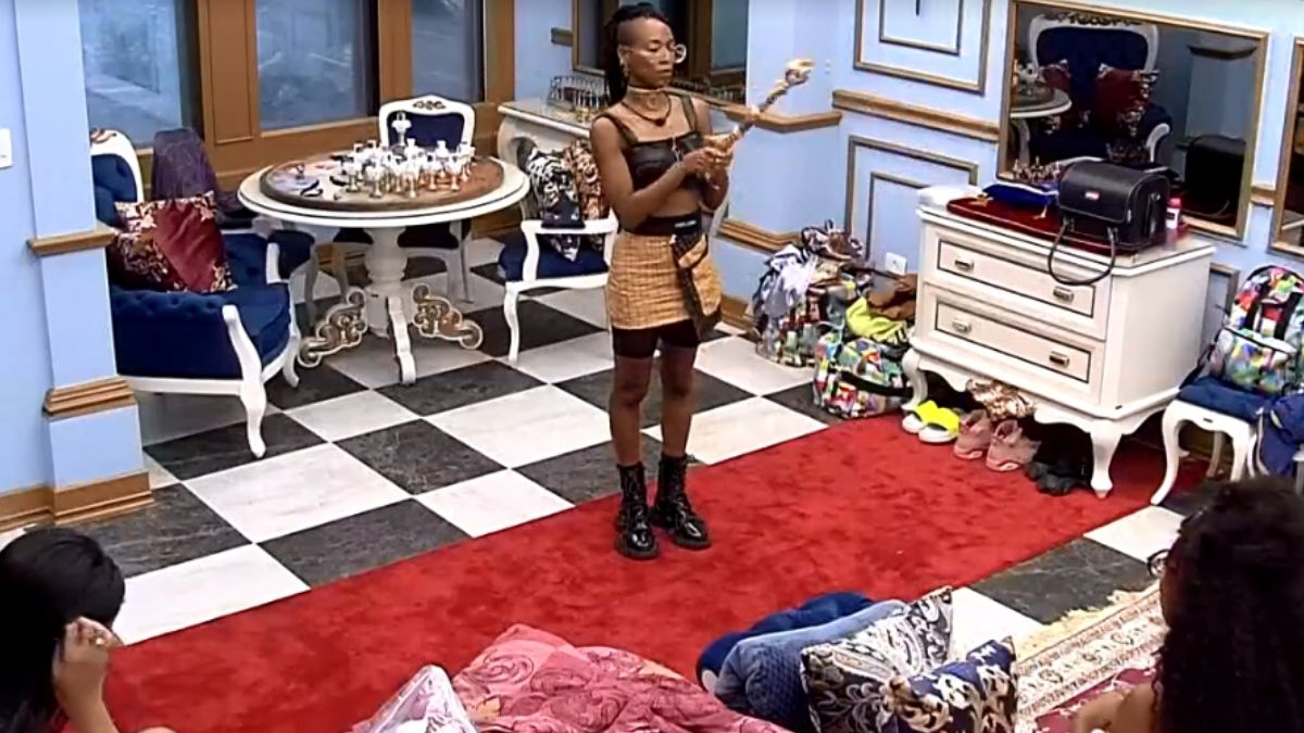 Pocah, Karol Conká e Lumena no quarto do líder do BBB 21