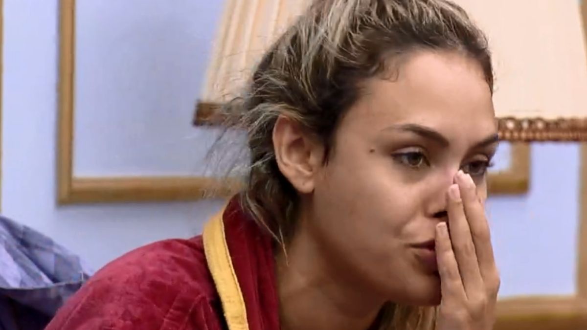 Sarah no quarto do líder do BBB 21