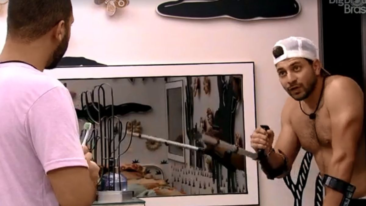 Gilberto e Caio no quarto Cordel do BBB 21