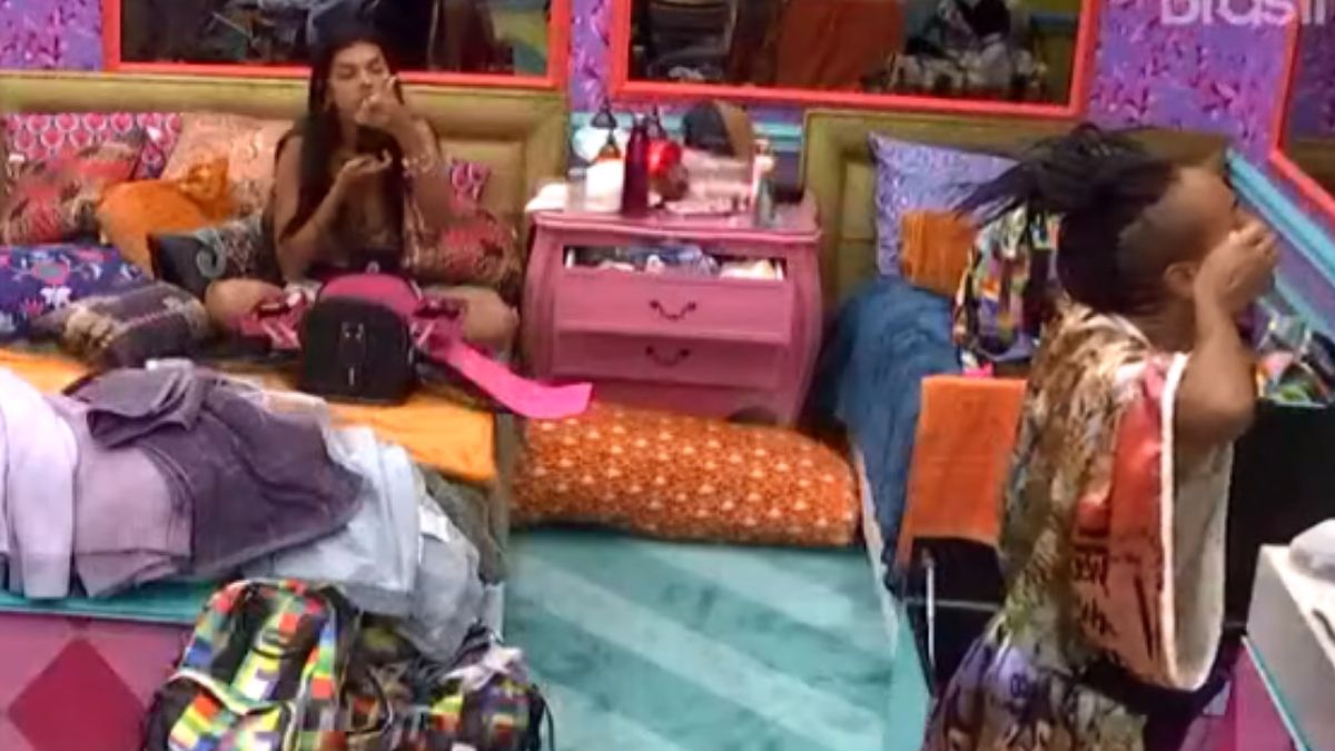 Karol Conká e Pocah no quarto colorido do BBB 21