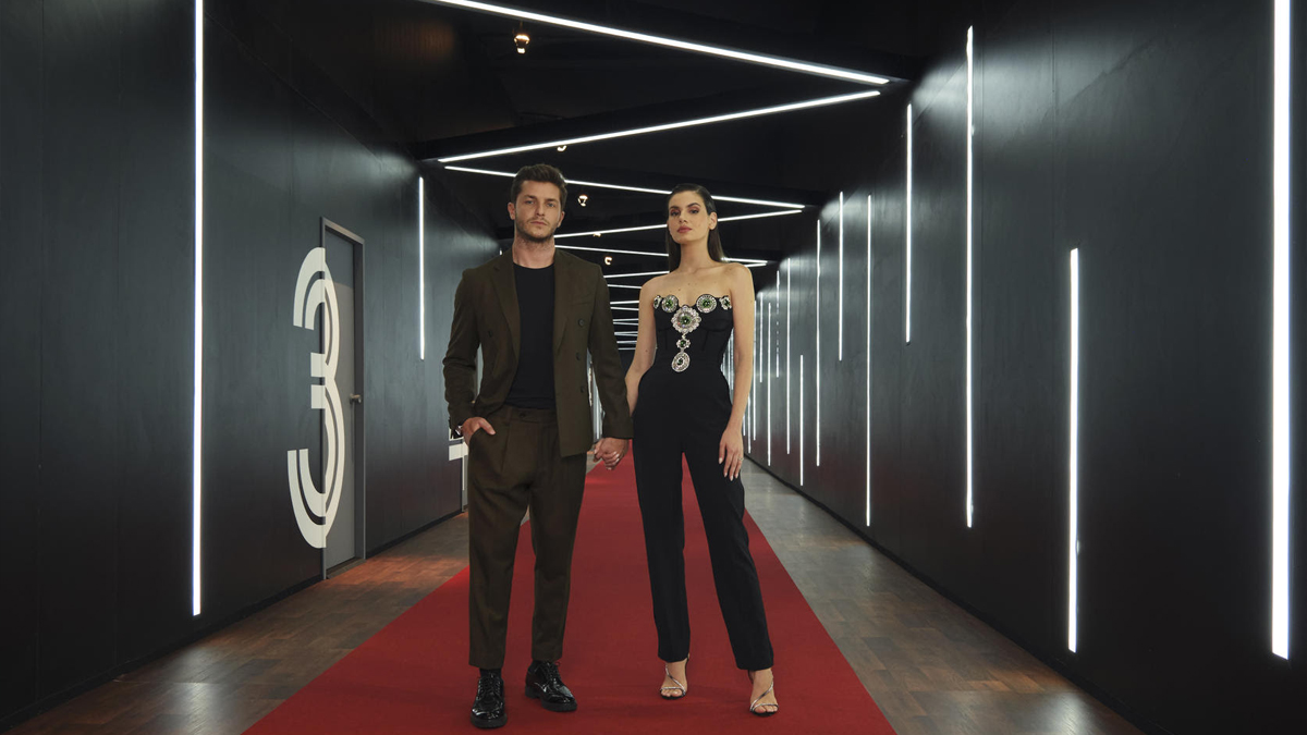 Klebber Toledo e Camila Queiroz apresentam o Casamento às Cegas