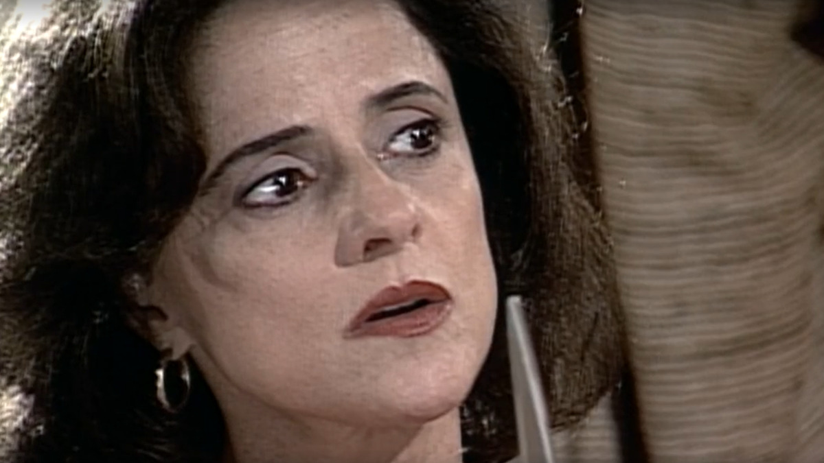 Marieta Severo em cena de Laços de Família