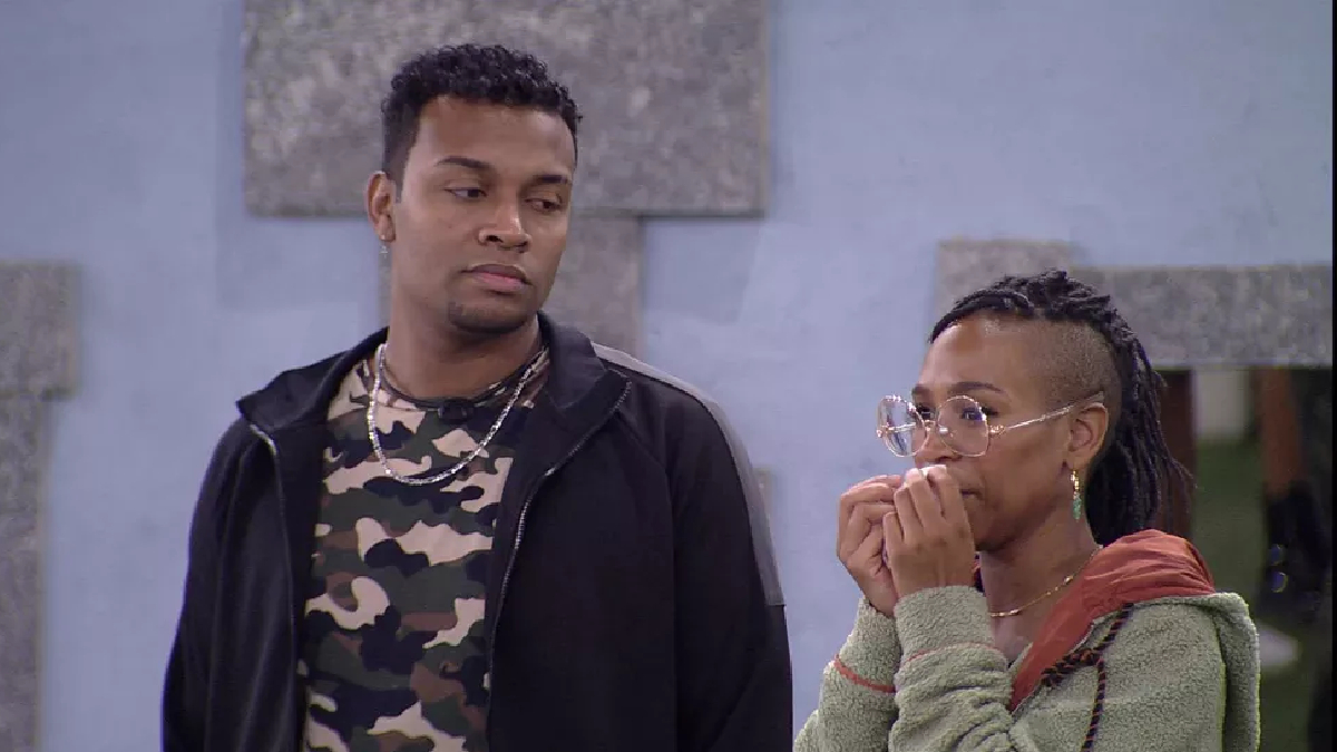 Karol Conká conversa com brothers no BBB 21