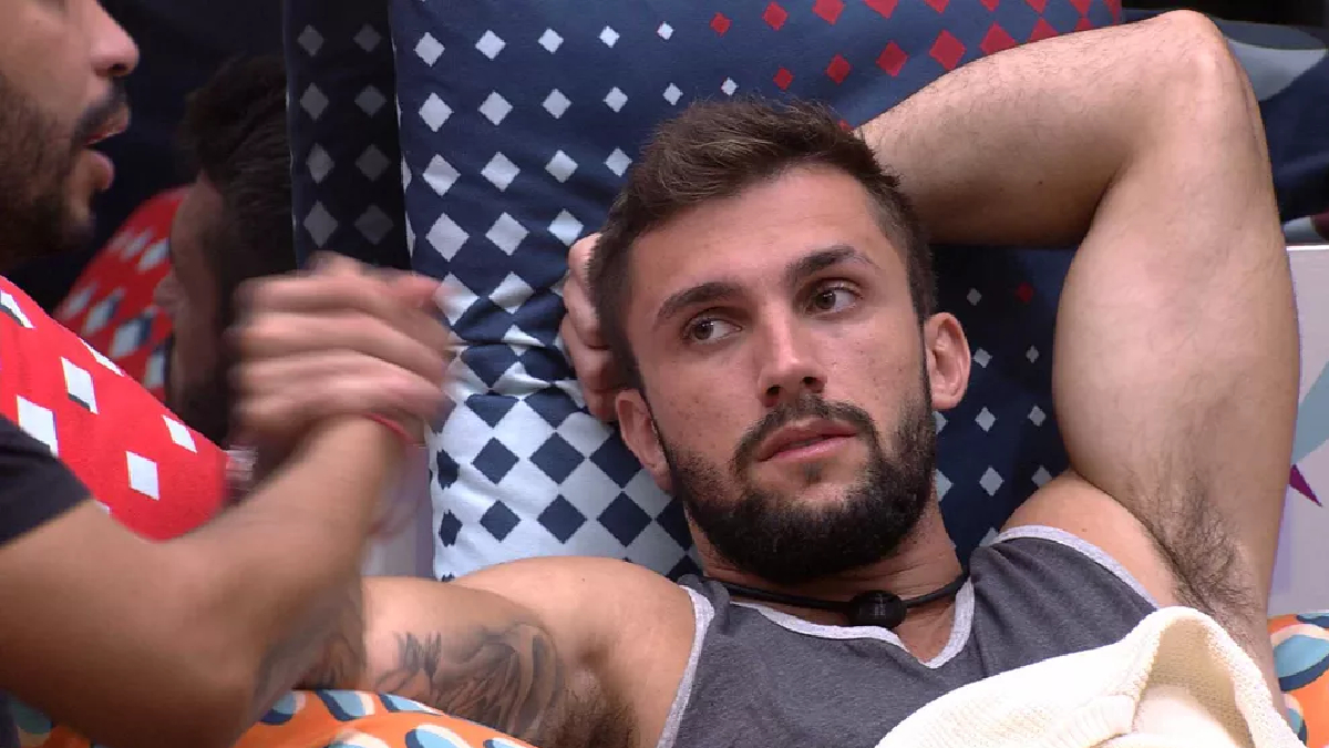 Projota e Arthur conversam no BBB 21