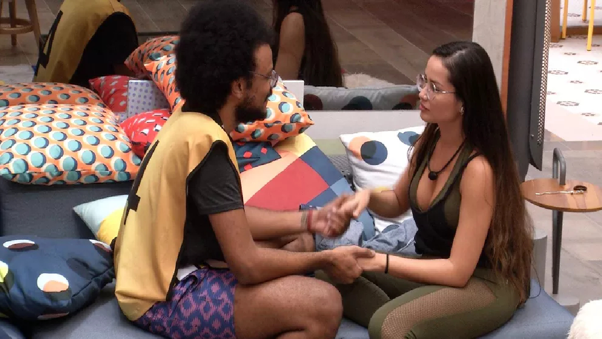 João Luiz e Juliette conversam no BBB 21