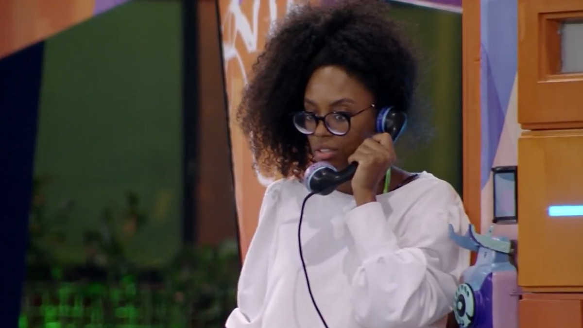 Lumena cai em trote no BBB 21