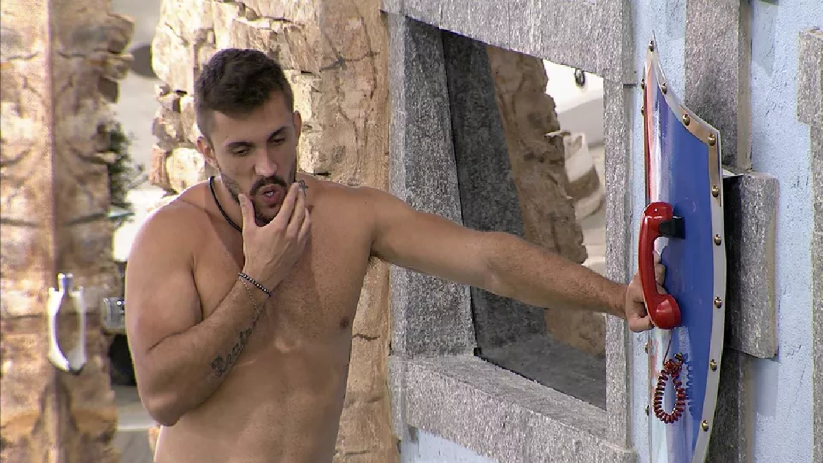 Arthur critica Thaís no BBB 21