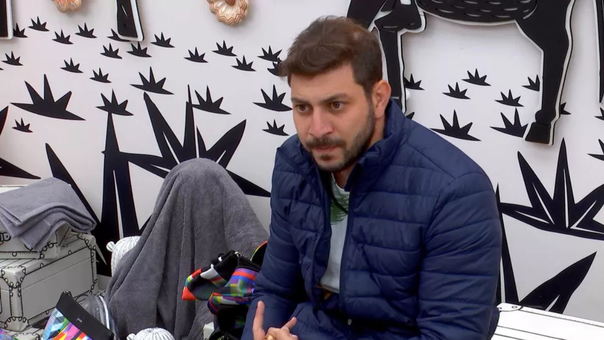 Caio conversa com Juliette no BBB 21