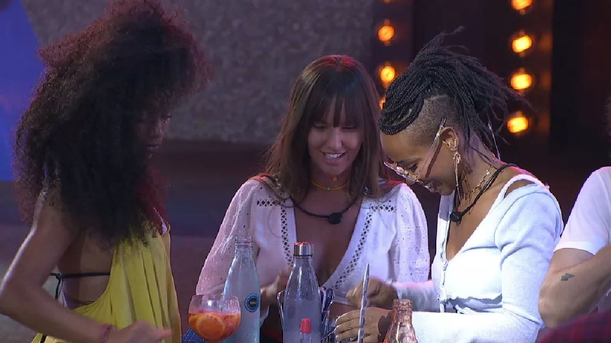Lumena, Thaís e Karol Conká conversam no BBB 21