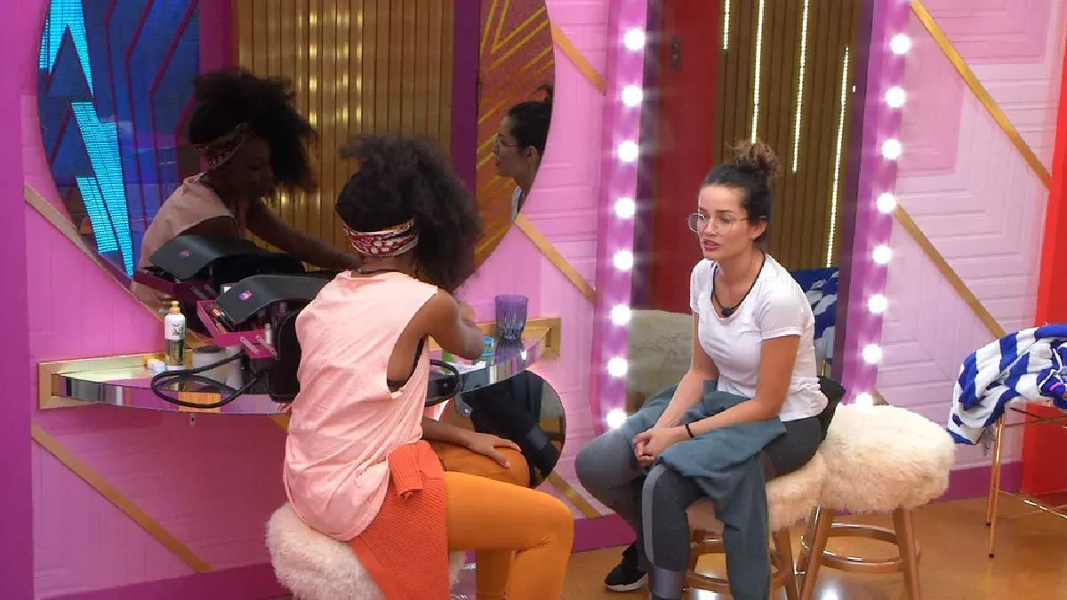 Lumena e Juliette conversam no BBB 21