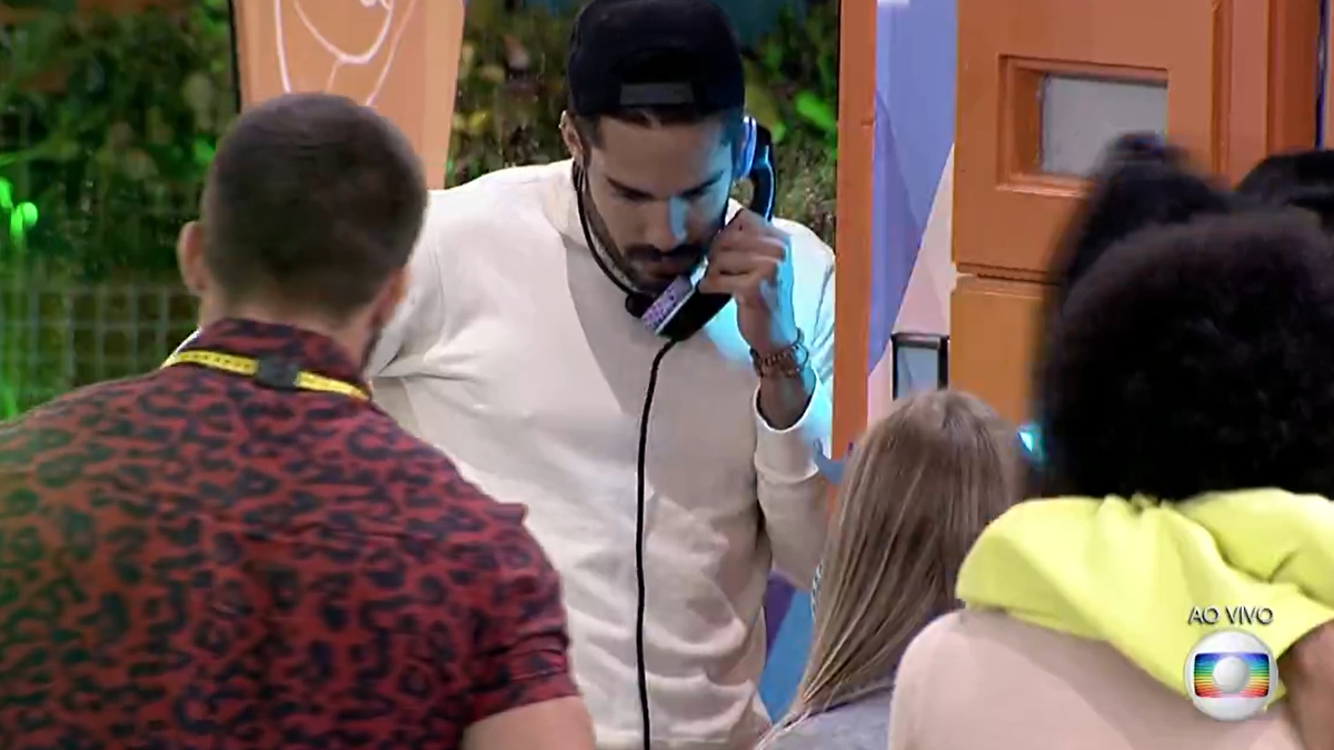 Acrebiano atende o Big Fone no BBB 21