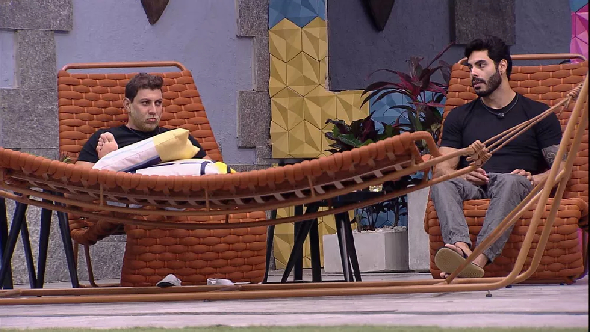 Caio e Rodolffo conversam no BBB 21