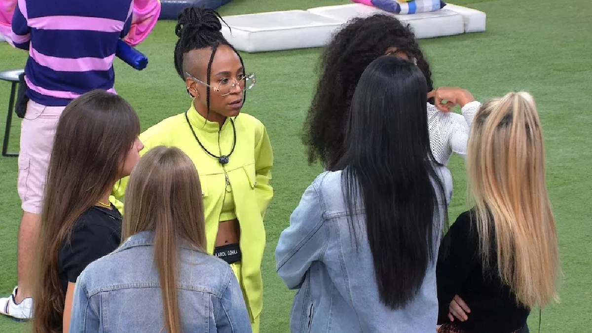 Karol Conká conversa com sisters no BBB 21
