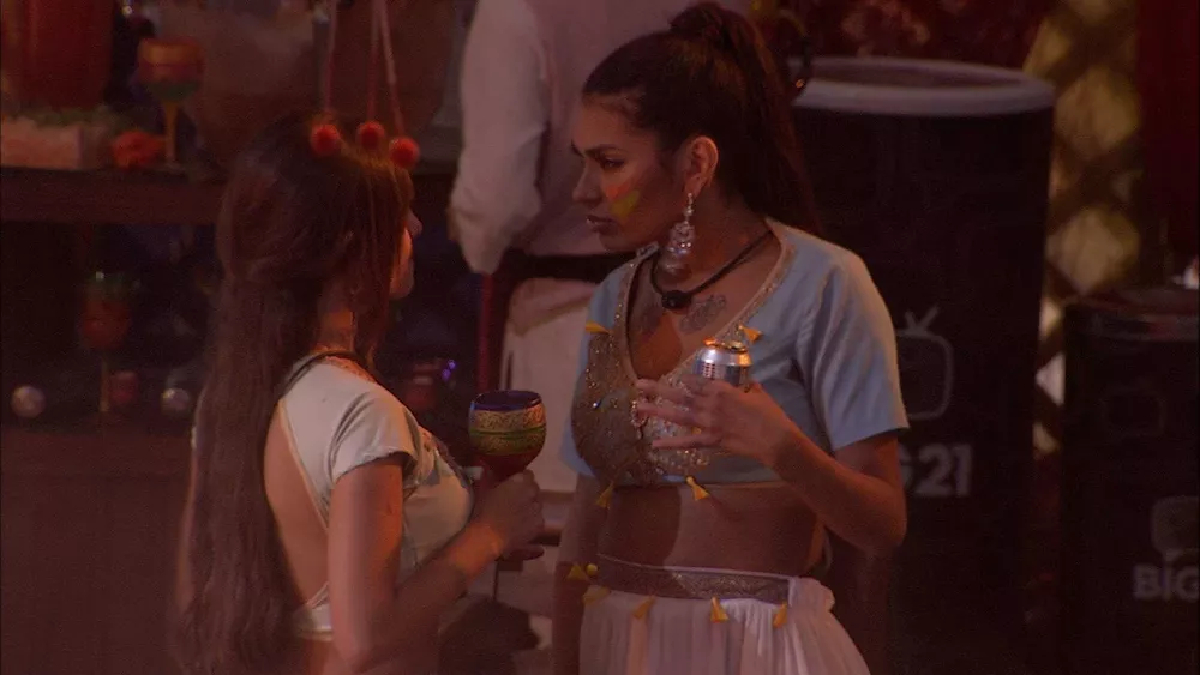 Thaís e Pocah conversam no BBB 21