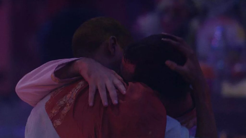 Gilberto e Lucas Penteado se beijam no BBB 221